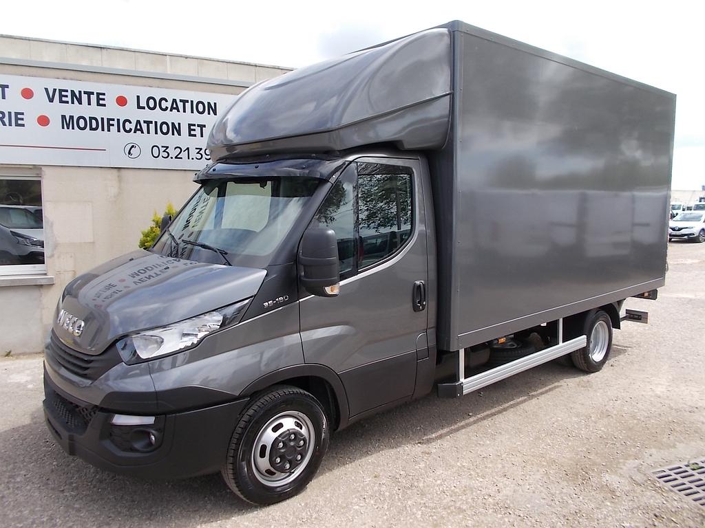 You are currently viewing Iveco Caisse 20 m3 + hayon neuf
