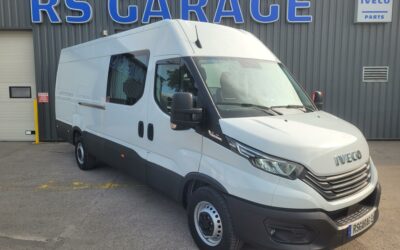 IVECO DAILY 35S18 HA8 V16 FOURGON PACK ÉVOLUTION CABINE APPROFONDIE FIXE 07 PLACES comme NEUF ( cylindrée moteur 3 Litres )