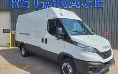 IVECO DAILY MY24 35C18 H3.0 BVM6 V12 FOURGON PACK COMFORT 03 PLACES comme NEUF ( cylindrée moteur 3 Litres )