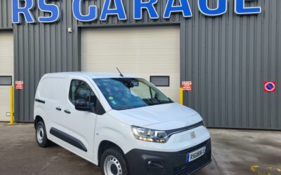 FIAT DOBLO Série 2 TAILLE « M » STANDARD 650KG FOURGON 1.5 Blue HDI 100 S&S BVM6 03 PLACES avec CROCHET D'ATTELAGE