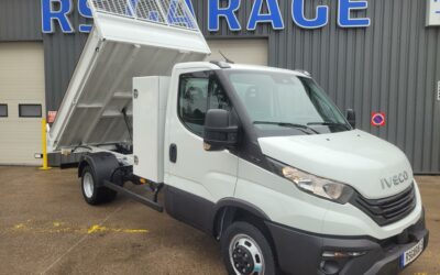 IVECO DAILY 35C16 H3.0 PACK COMFORT + PACK CONSTRUCTION SIMPLE CABINE BENNE et COFFRE 03 PLACES comme NEUF ( cylindrée moteur 3 litres )