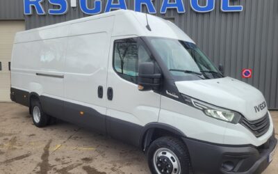 IVECO DAILY MY24 35C21 HA8 V16 FOURGON PACK COMFORT PLUS + PACK STYLE + KEYLESS 03 PLACES comme NEUF ( cylindrée moteur 3 Litres )