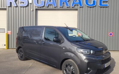 CITROEN JUMPY III Phase 2 VAN ( FOURGON ) STANDARD « M » 2.2 Blue HDI 150 CH EAT8 03 PLACES NEUF avec 2 PORTES LATÉRALES + HABILLAGE BOIS COMPLET