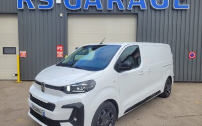 CITROEN JUMPY III Phase 2 VAN ( FOURGON ) STANDARD « M » 2.2 Blue HDI 150 AUTOMATIQUE EAT8 S&S 03 PLACES NEUF avec 2 PORTES LATÉRALES COULISSANTES + HABILLAGE BOIS COMPLET + 3 PACKS LOOK – CONNECTIVITÉ - CAMÉRA