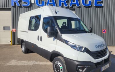 IVECO DAILY MY24 35C18 H3.0 BVM6 V12 FOURGON PACK COMFORT CABINE APPROFONDIE FIXE 07 PLACES NEUF avec ATTELAGE ( cylindrée moteur 3 Litres )