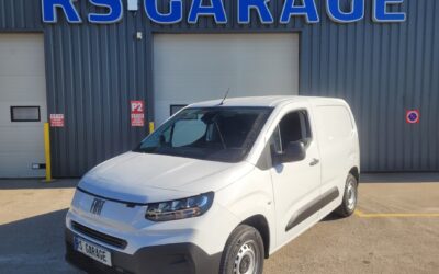 FIAT DOBLO SÉRIE 4 VAN ( FOURGON ) STANDARD « M » 650KG 1.5 Blue HDI 100CH S&S 03 PLACES NEUF