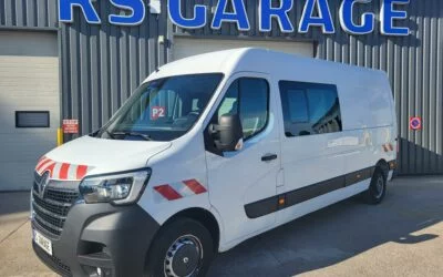 RENAULT MASTER F3500 L3H2 FOURGON 2.3 Blue DCI 135 GRAND CONFORT CABINE APPROFONDIE FIXE 06 PLACES avec HABILLAGE BOIS + MARCHEPIED